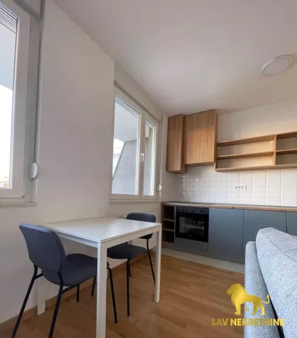 LAZE LAZAREVIĆA | 4zida.rs