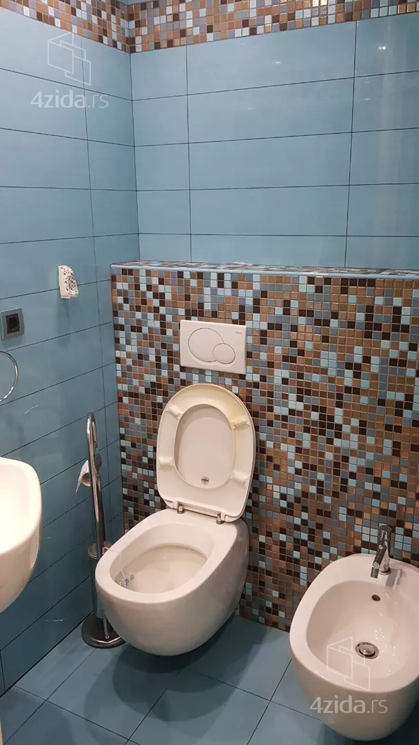 Šestosoban stan | 4zida