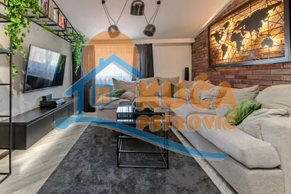 Ivana Milutinovića | 4zida.rs