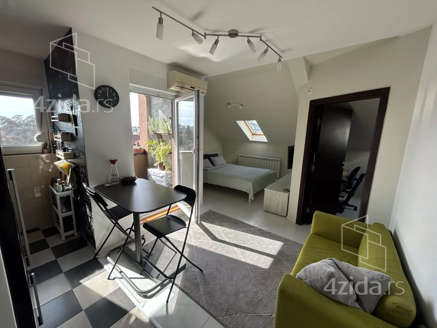 Jednoiposoban stan | 4zida