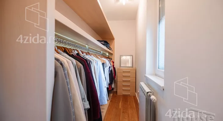 Šestosoban stan | 4zida