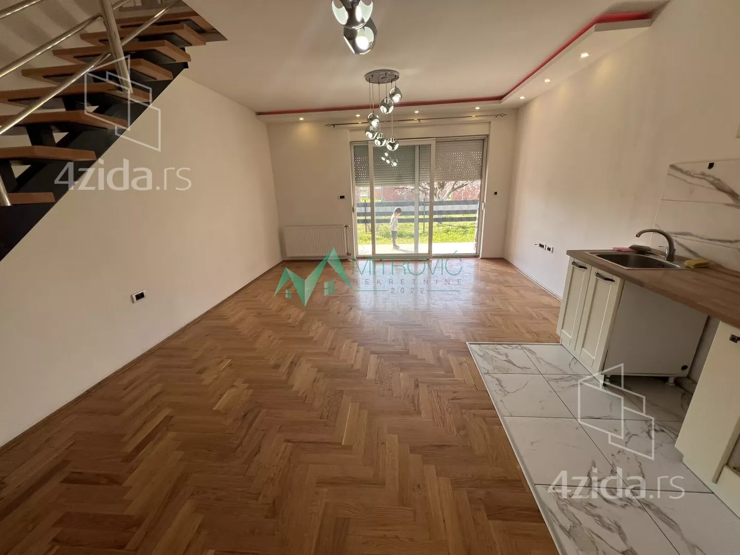 Troiposoban stan | 4zida