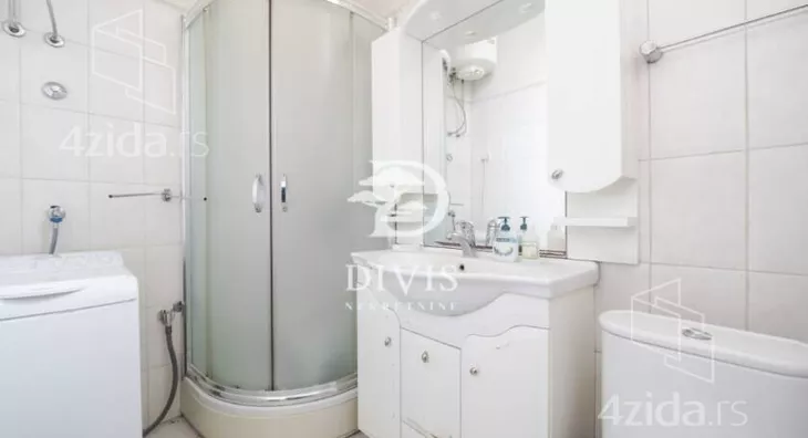 Četvoroiposoban stan | 4zida