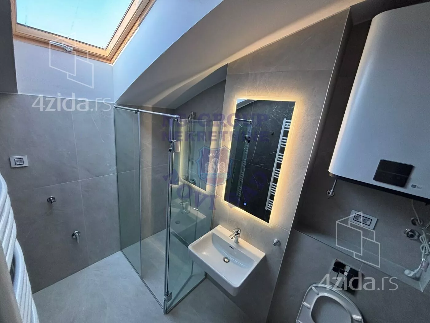 Troiposoban stan | 4zida