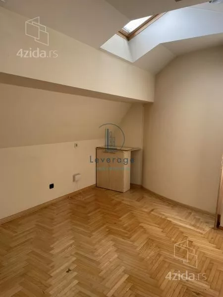 Šestosoban stan | 4zida