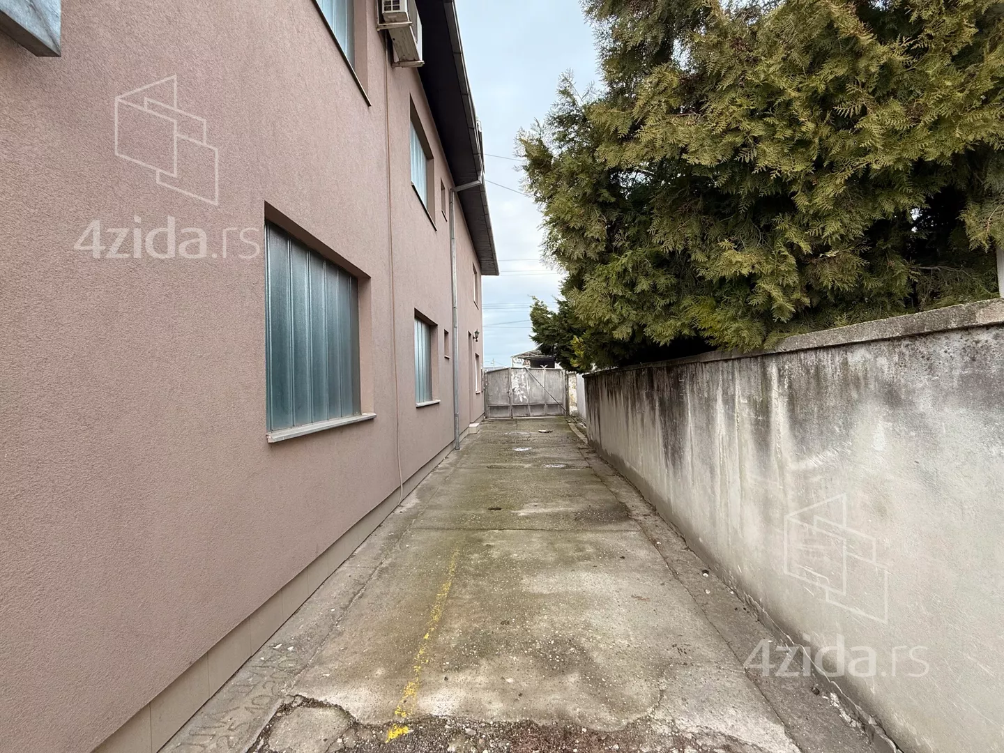 Poslovna zgrada | 4zida