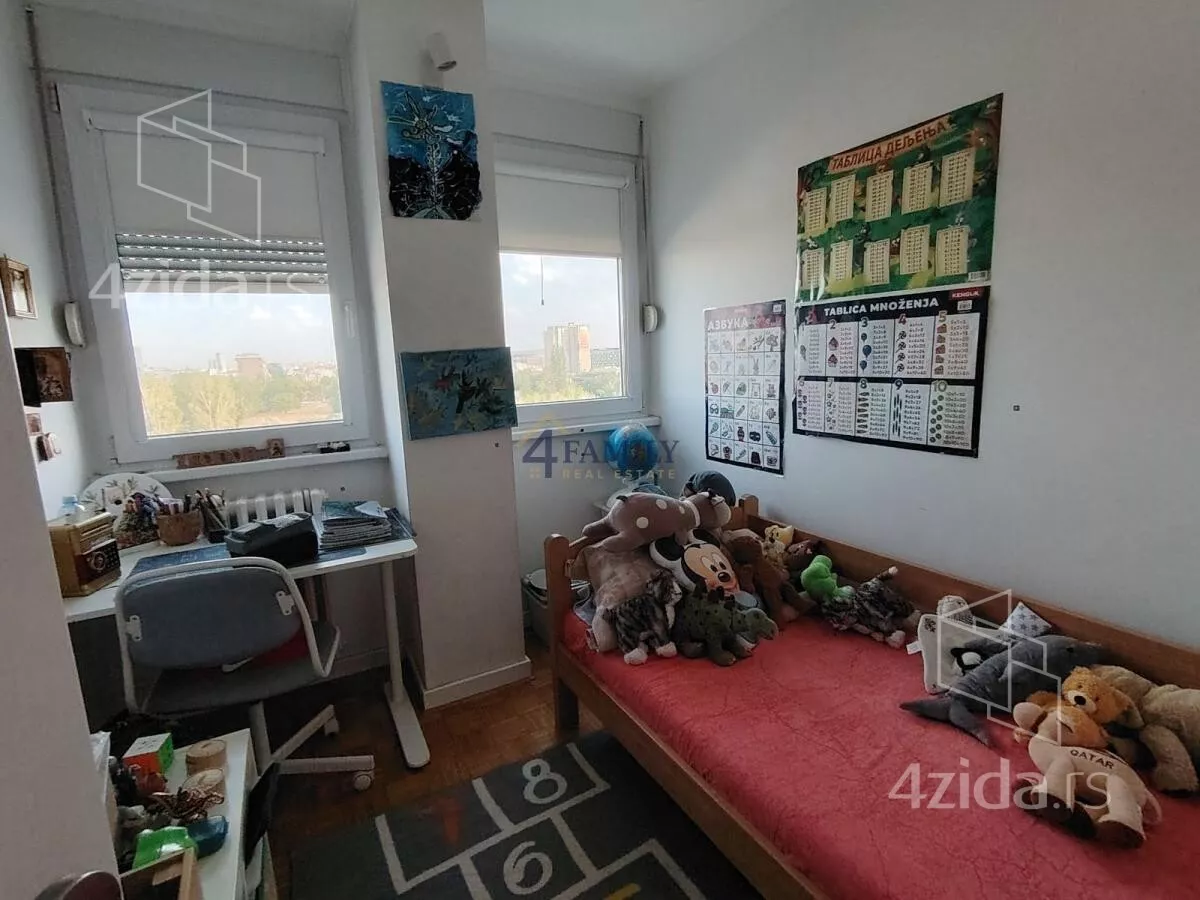 Četvorosoban stan | 4zida