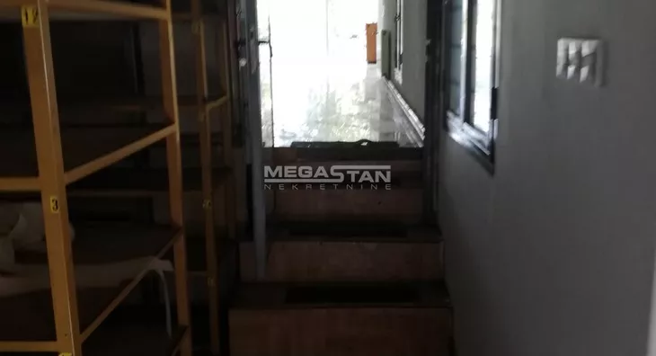 Poslovna zgrada | 4zida