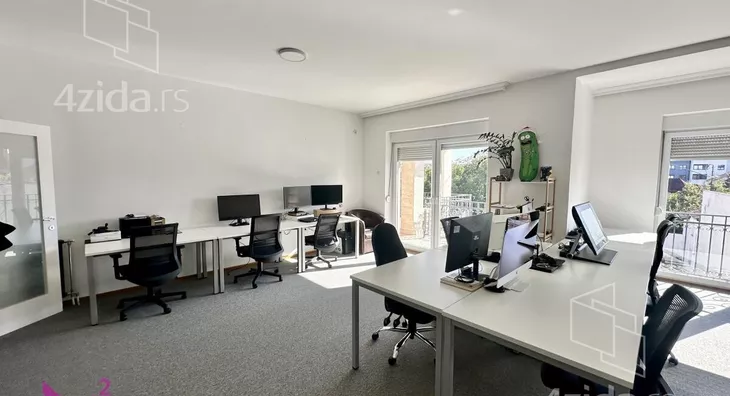 Šestosoban stan | 4zida