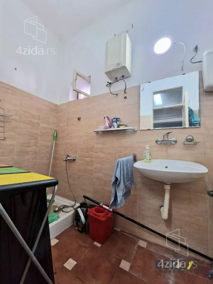 Šestosoban stan | 4zida