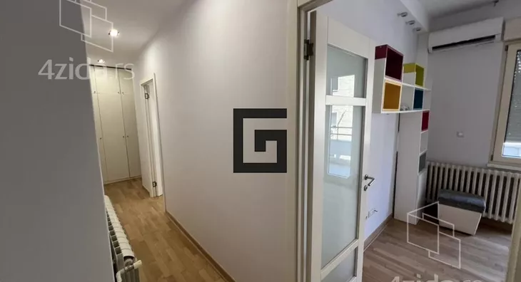 Četvoroiposoban stan | 4zida