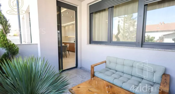 Petosoban stan | 4zida