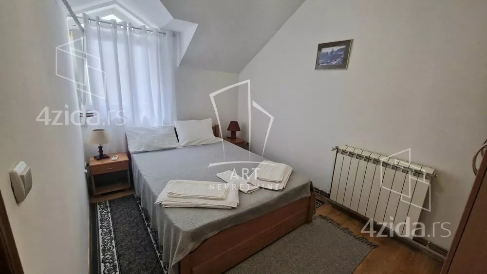 Poslovna zgrada | 4zida