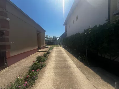 Laćarak | 4zida.rs