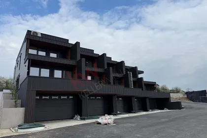 Zemljoradnička | 4zida.rs