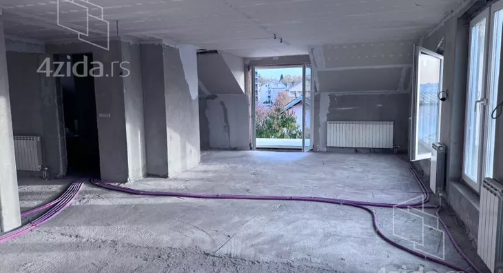 Troiposoban stan | 4zida