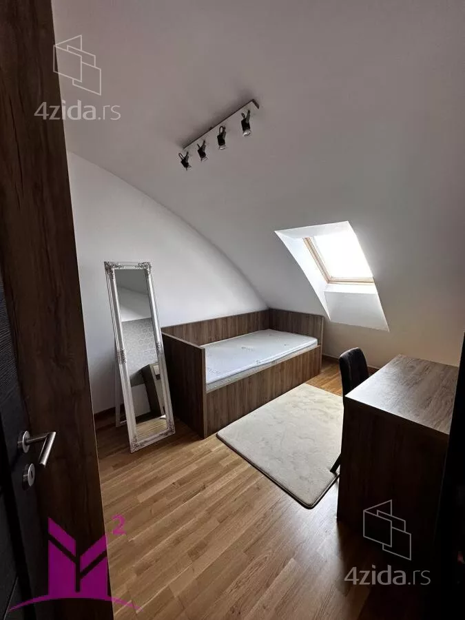 Petosoban stan | 4zida