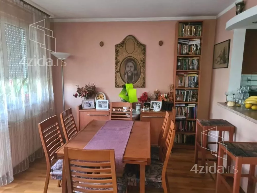 Troiposoban stan | 4zida