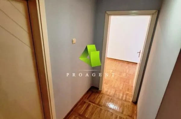 Poslovna zgrada | 4zida