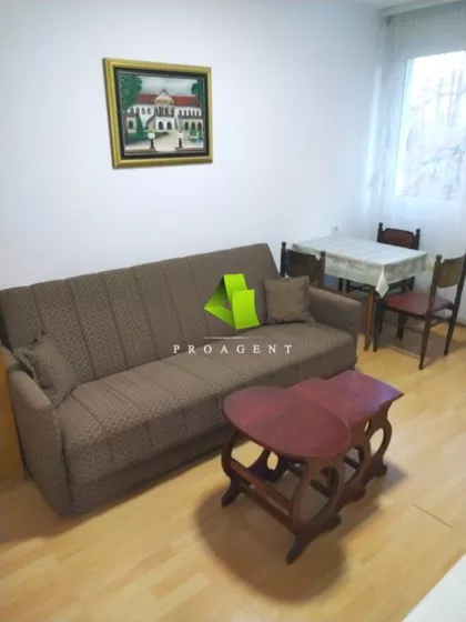 Crveni Pevac | 4zida.rs