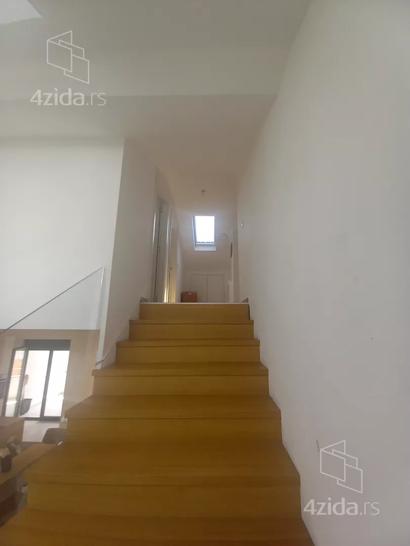 Četvoroiposoban stan | 4zida