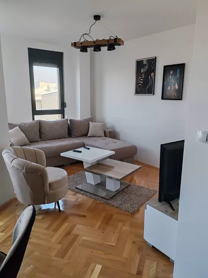 Jovana Apela | 4zida.rs