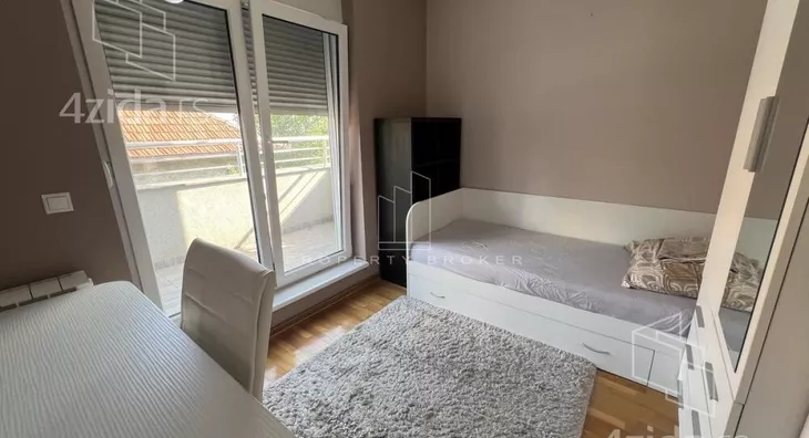 Petosoban stan | 4zida