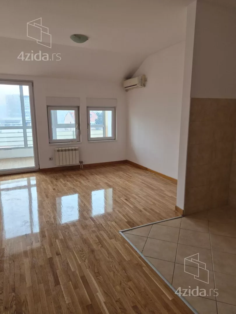 Četvoroiposoban stan | 4zida