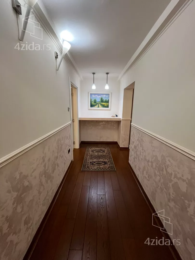 Petosoban stan | 4zida