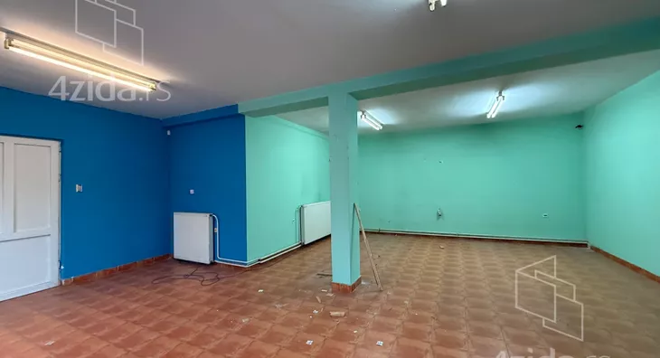 Poslovna zgrada | 4zida