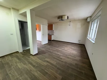 Crveni Pevac | 4zida.rs