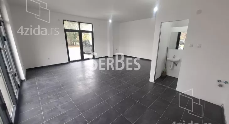 Poslovna zgrada | 4zida