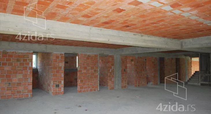 Poslovna zgrada | 4zida