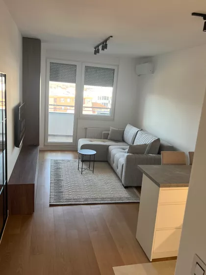 Heroja Pinkija | 4zida.rs