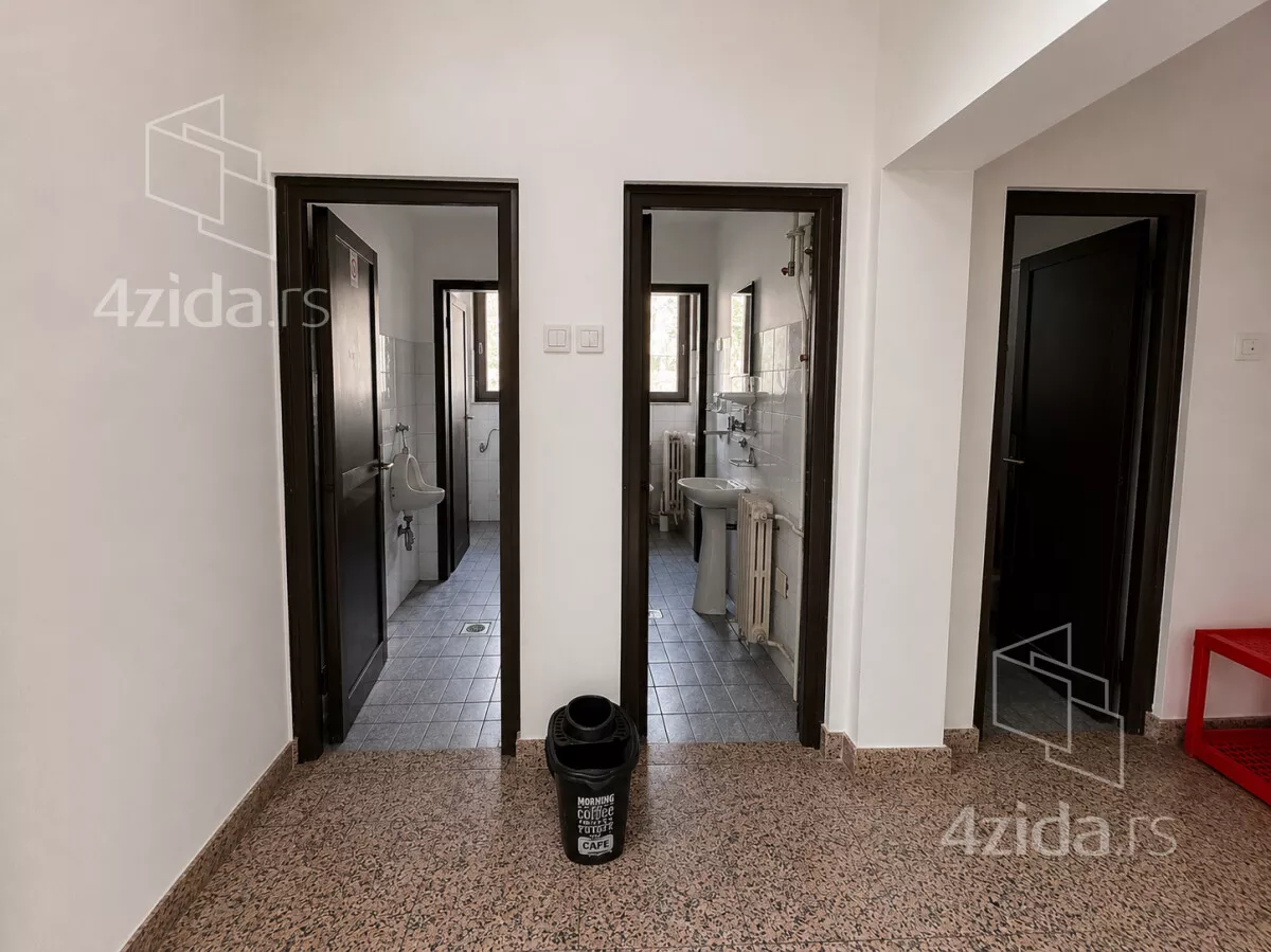 Poslovna zgrada | 4zida