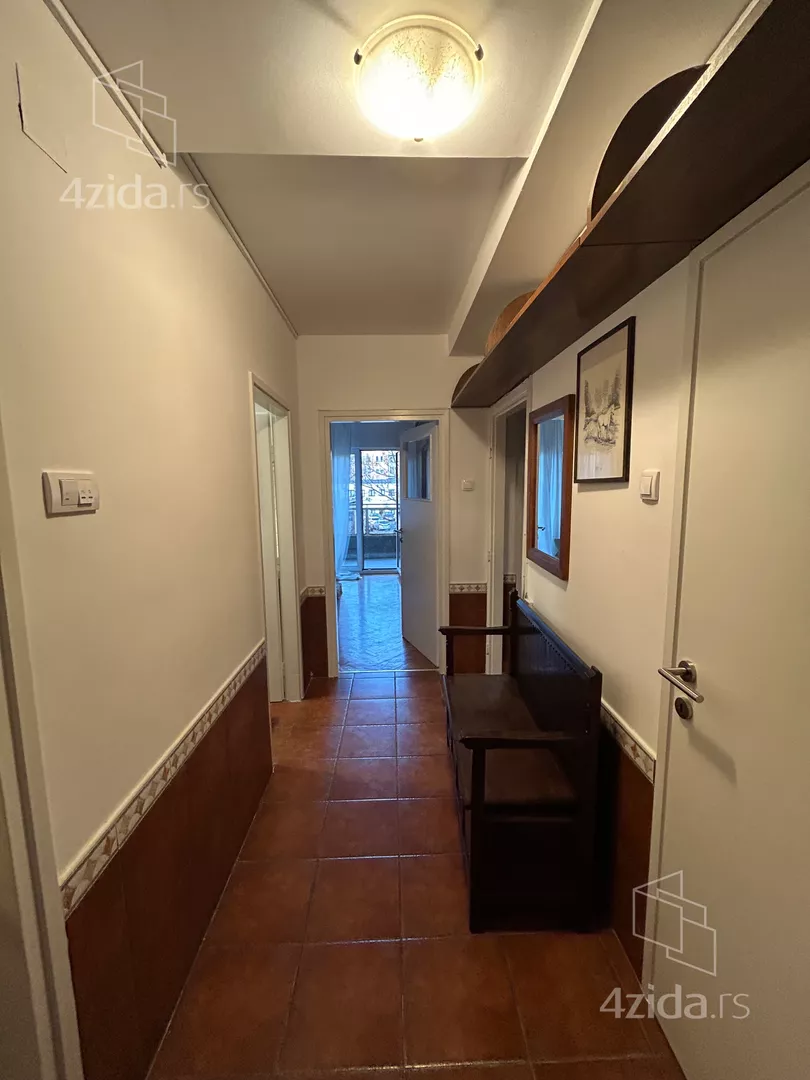 Troiposoban stan | 4zida