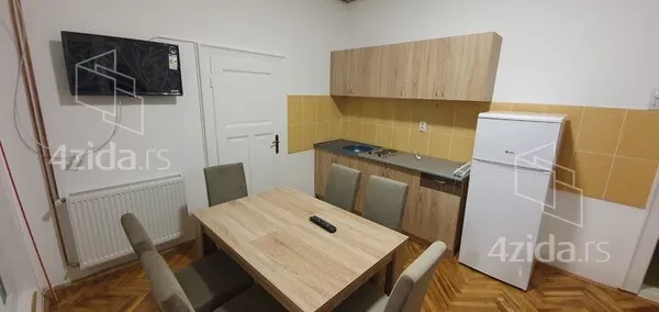 Šestosoban stan | 4zida