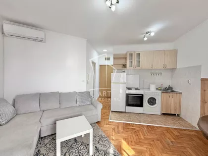 Kneževačka | 4zida.rs