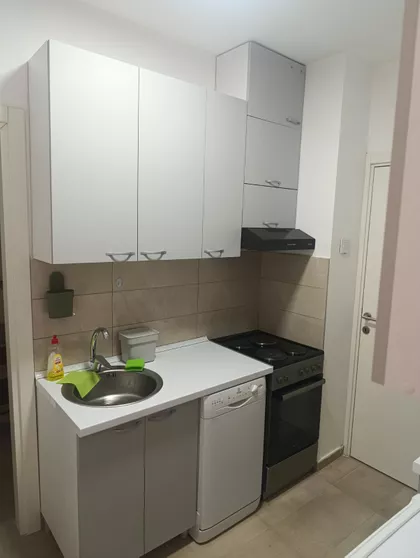 Dva Bela Goluba 14 | 4zida.rs