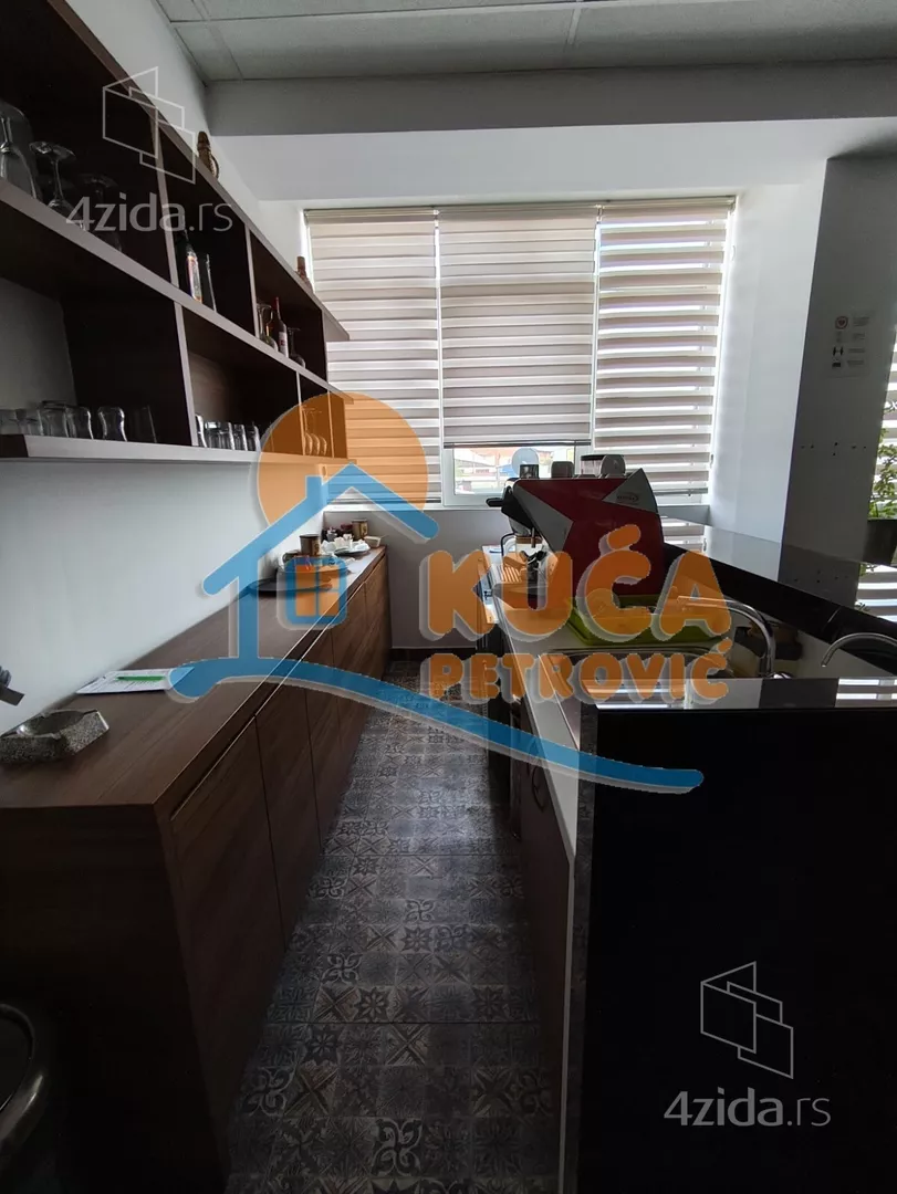 Lokal | 4zida