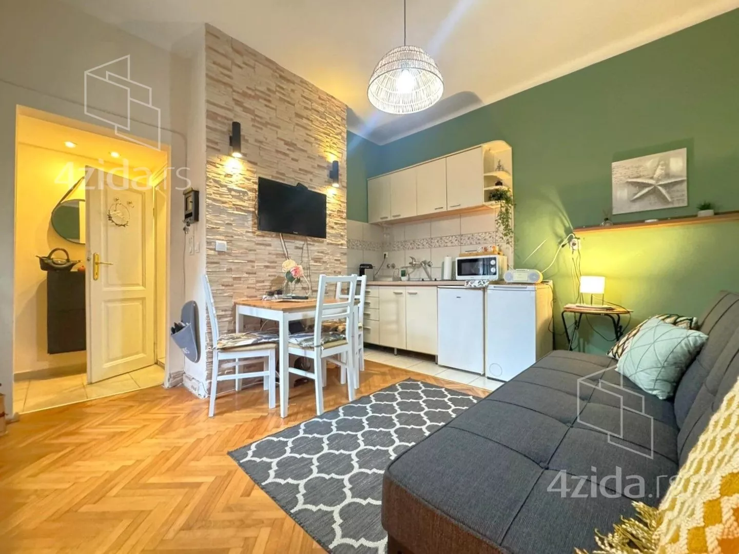 Jednoiposoban stan | 4zida