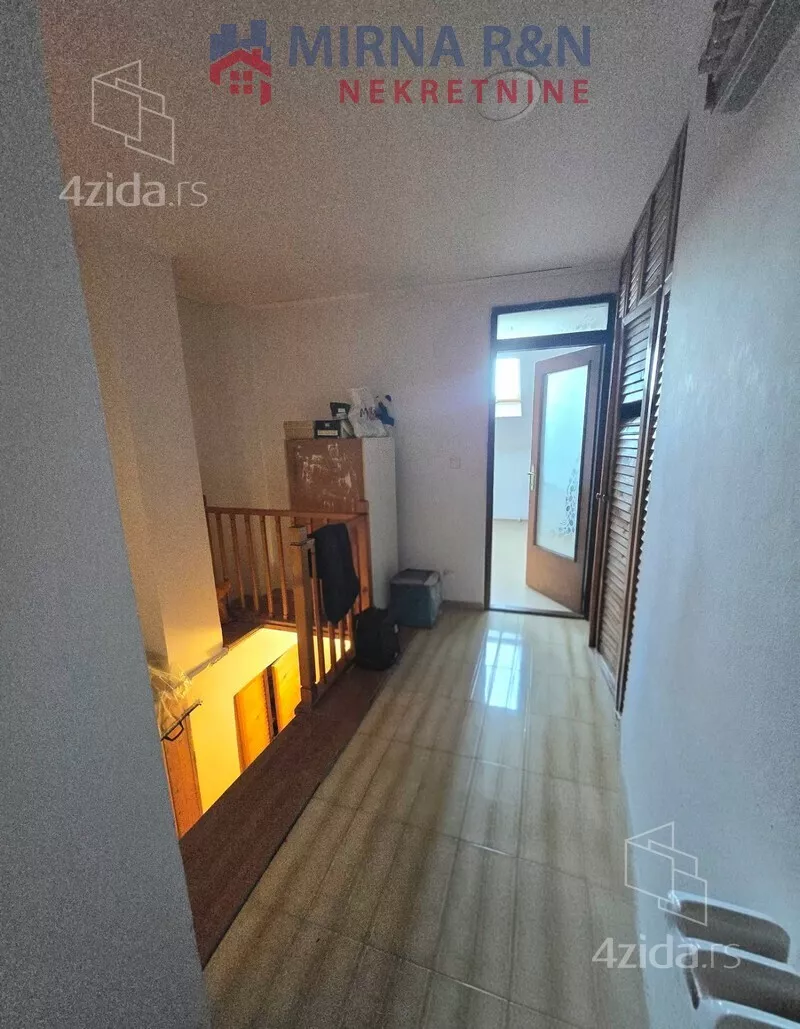 Četvoroiposoban stan | 4zida