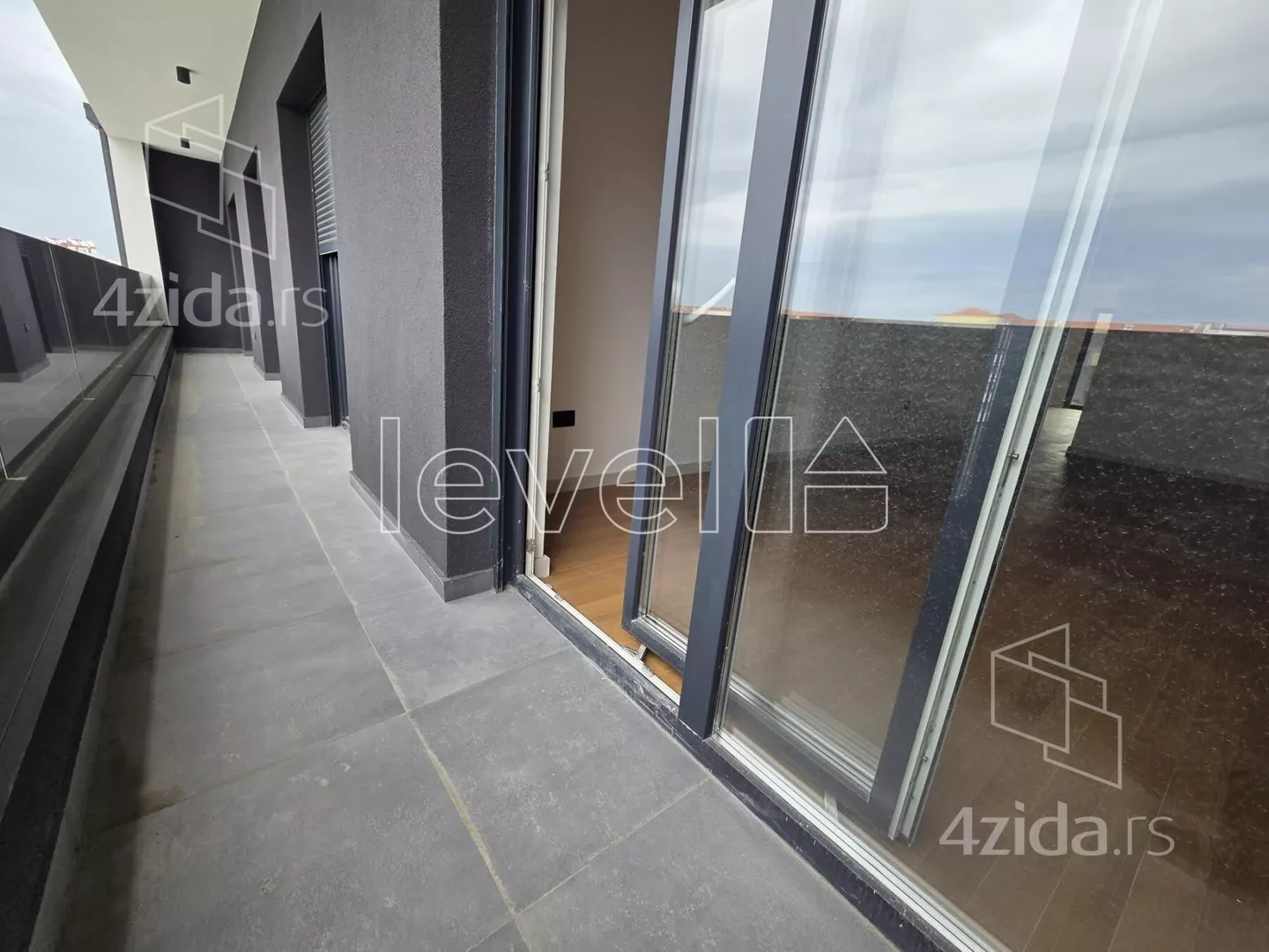 Petosoban stan | 4zida