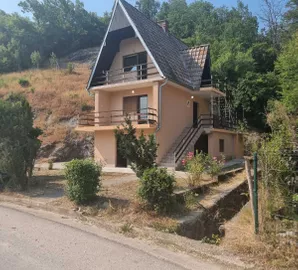 Prolom Banja, Okolne lokacije, Kuršumlija, troeatažna | 4zida.rs