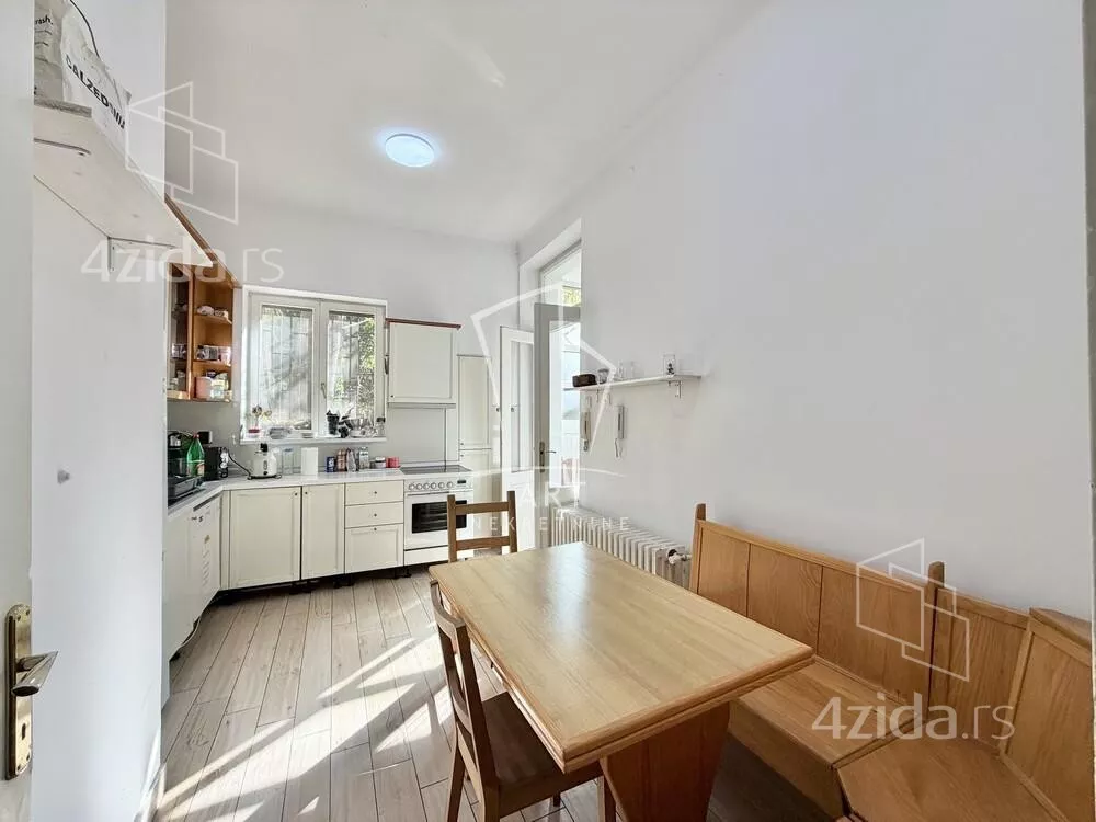 Šestosoban stan | 4zida