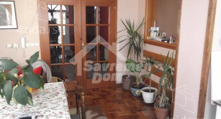 Petoiposoban stan | 4zida