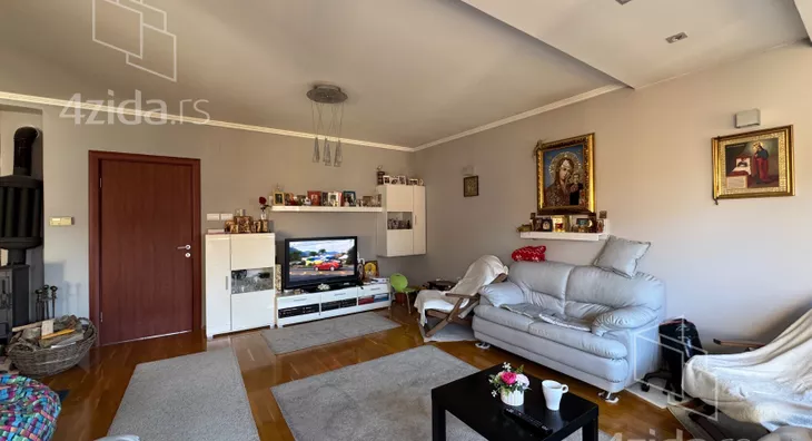 Petoiposoban stan | 4zida