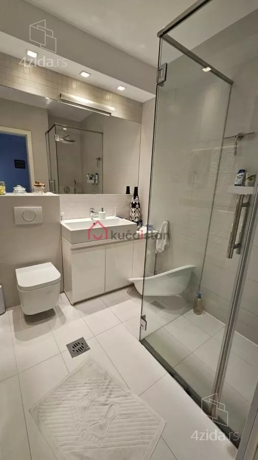 Četvoroiposoban stan | 4zida