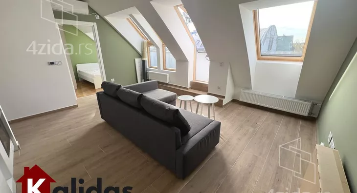 Šestosoban stan | 4zida