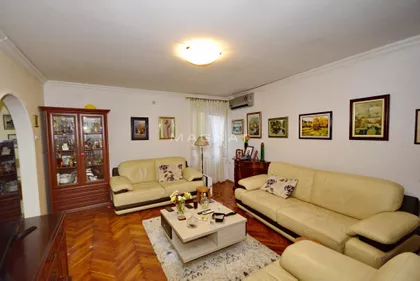 Makedonska | 4zida.rs